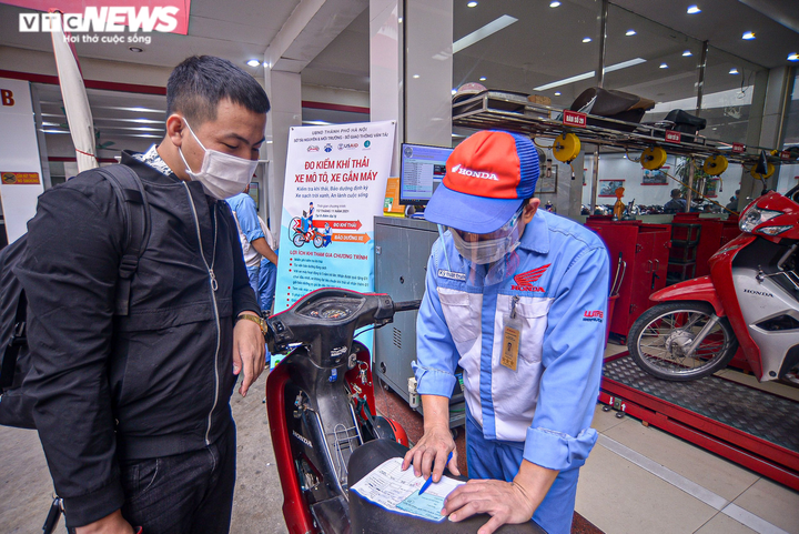 Tặng tiền đổi xe mới: Người lao động Hà Nội ít mặn mà, đại lý vắng khách - 4