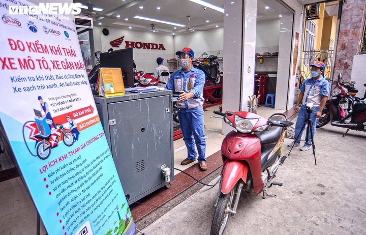 Tặng tiền đổi xe mới: Người lao động Hà Nội ít mặn mà, đại lý vắng khách - 1