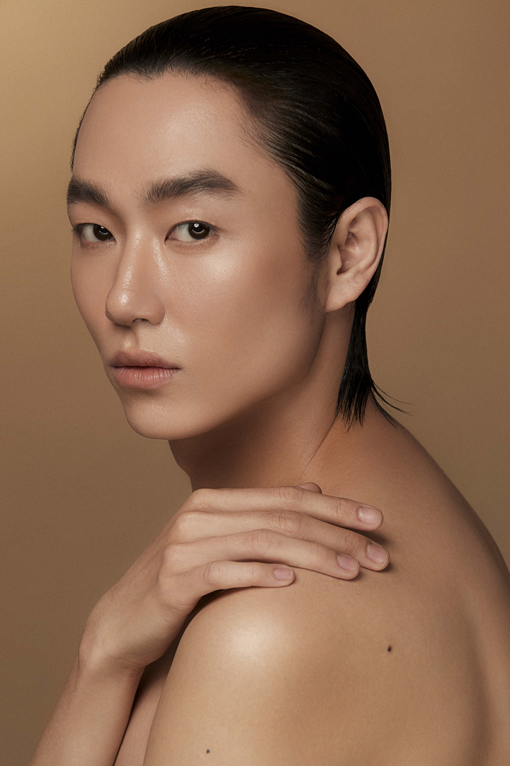 Hoa hậu H’Hen Niê đẹp không tì vết khi chụp ảnh cùng học trò - 14