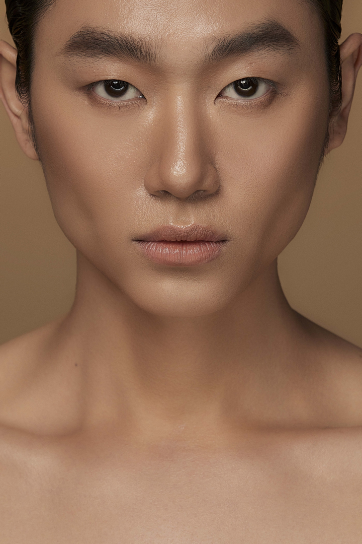 Hoa hậu H’Hen Niê đẹp không tì vết khi chụp ảnh cùng học trò - 13