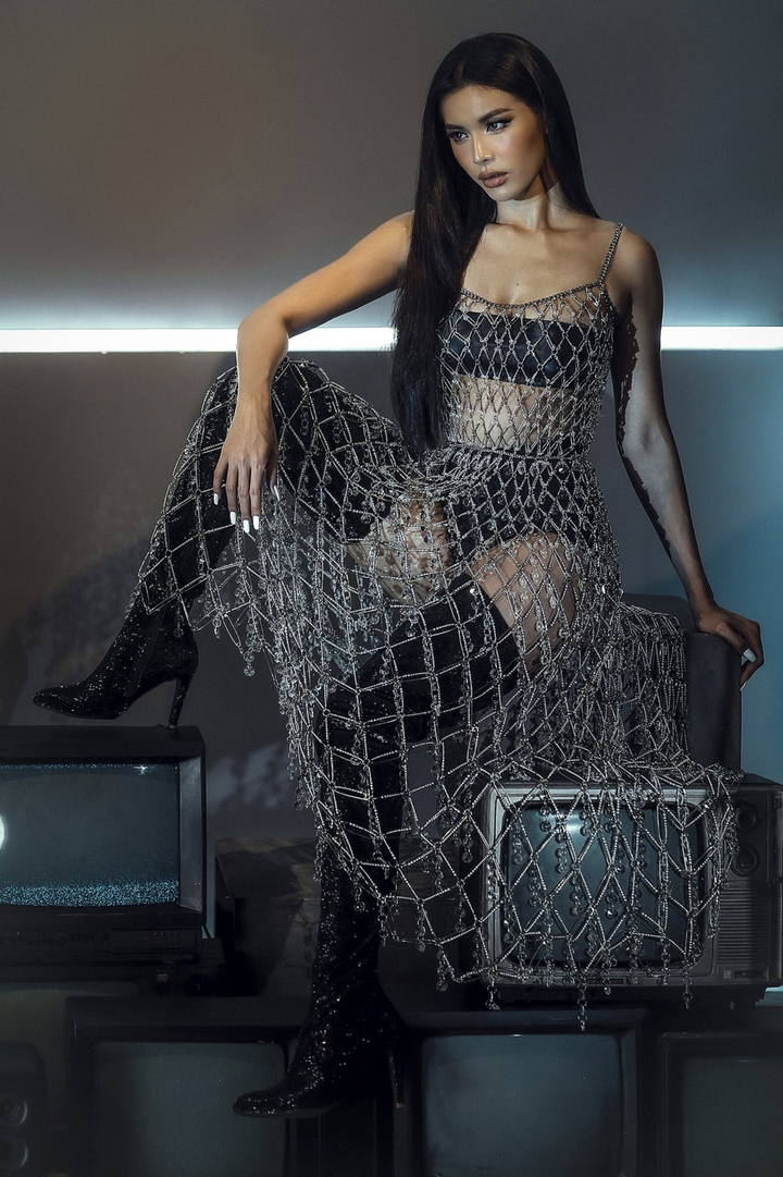 Nhan sắc tuổi 30 rực rỡ của siêu mẫu Minh Tú - 2