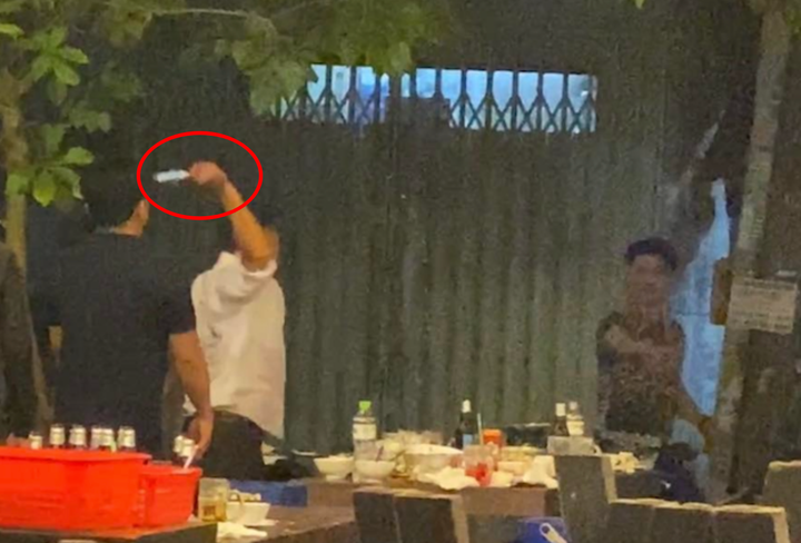 Chuyển hồ sơ xử lý quán nhậu bán bia ‘chui’, khách đánh nhau gây náo loạn - 1