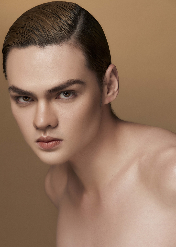 Hoa hậu H’Hen Niê đẹp không tì vết khi chụp ảnh cùng học trò - 10