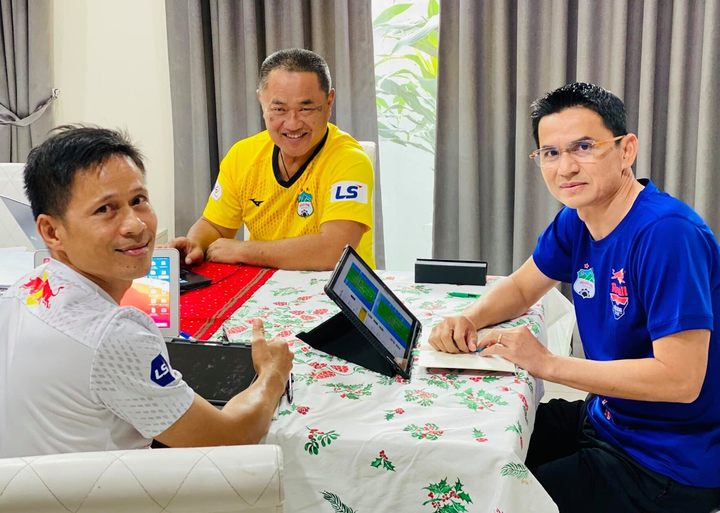 Kiatisak bổ sung người mới cho HAGL - 1