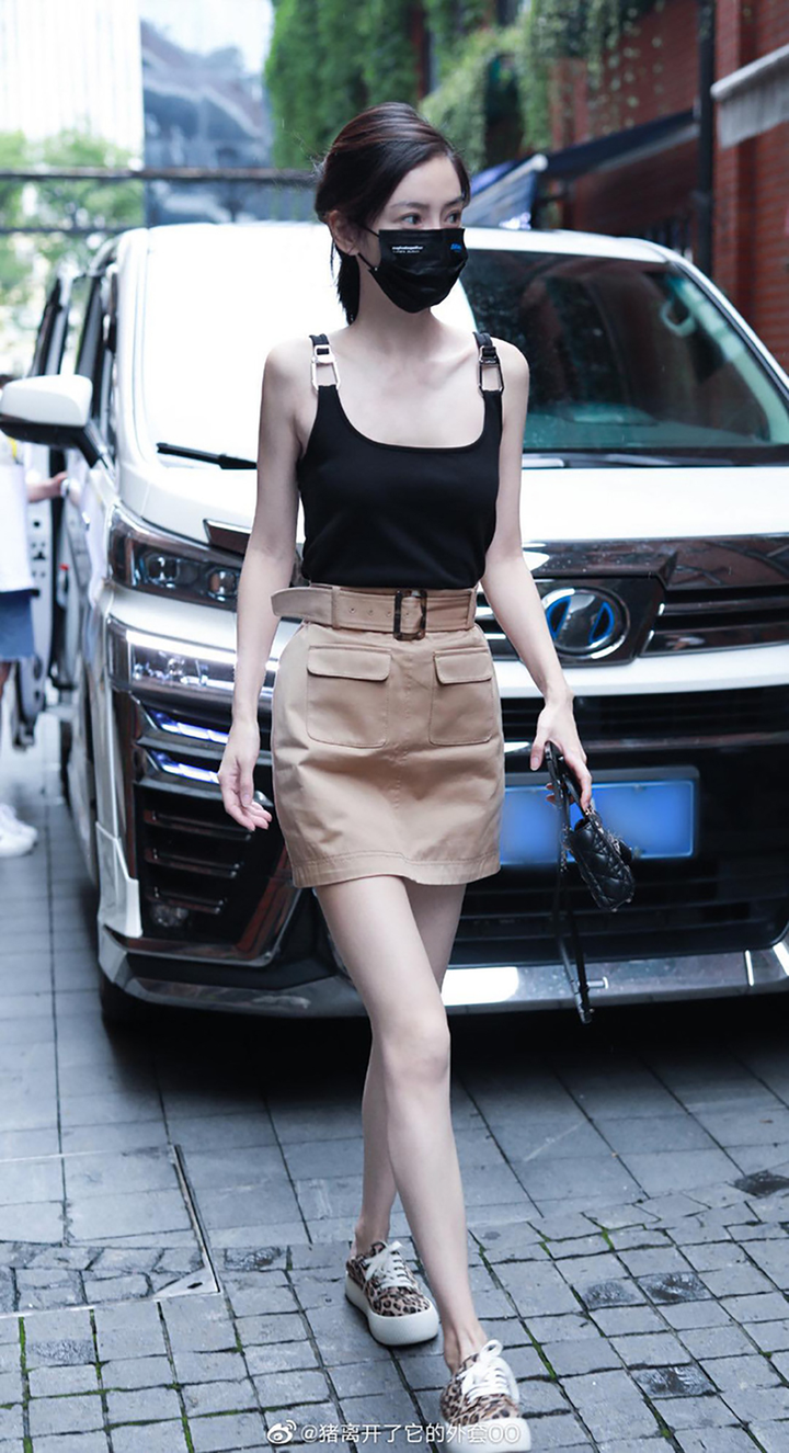 Ảnh chụp cận bóc mẽ nhan sắc Angela Baby: Gây sốc vì quá gầy, trơ cả xương ngực - 7