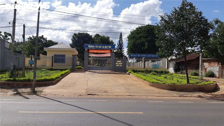 Cách chức hiệu trưởng giữ học bạ học sinh nghèo không có tiền đóng quỹ - 2