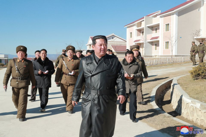 Ông Kim Jong-un tái xuất sau hơn một tháng - 1