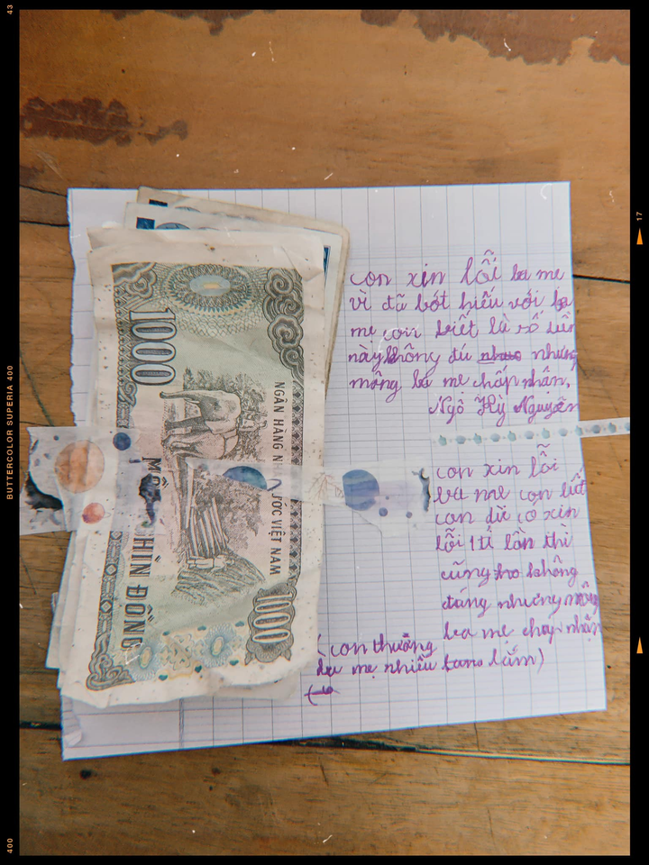 Tan chảy với tâm thư ‘xin lỗi ba mẹ vì đã bất hiếu’ đính kèm tiền lẻ của bé gái - 1