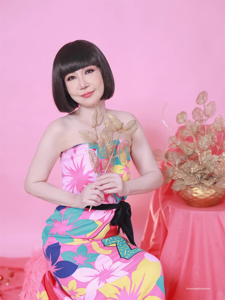 NSƯT Thanh Kim Huệ trẻ trung, sành điệu tuổi 66 qua ống kính của chồng Nghệ sĩ cải lương Thanh Kim Huệ tuổi 66 trẻ trung qua ống kính của chồng - 1