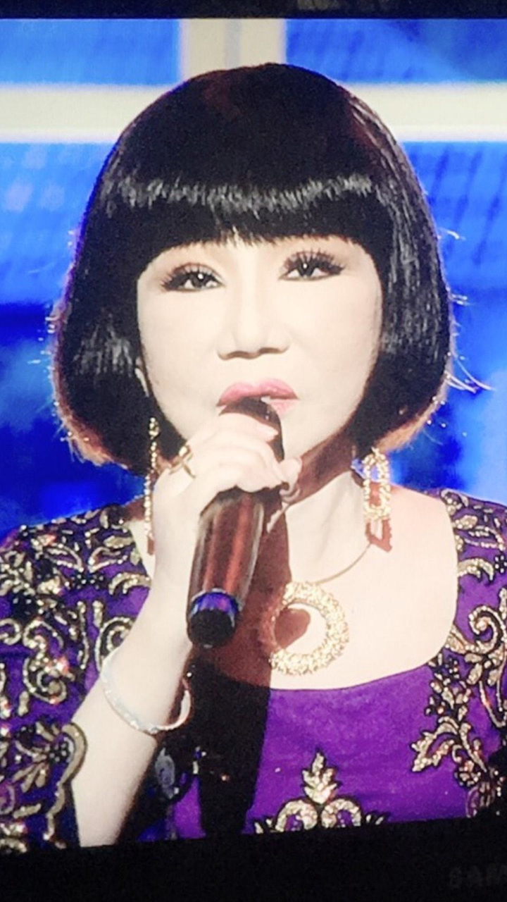 NSƯT Thanh Kim Huệ trẻ trung, sành điệu tuổi 66 qua ống kính của chồng Nghệ sĩ cải lương Thanh Kim Huệ tuổi 66 trẻ trung qua ống kính của chồng - 12