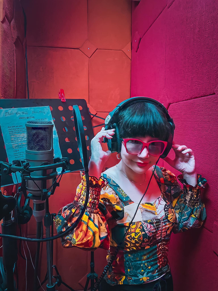 NSƯT Thanh Kim Huệ trẻ trung, sành điệu tuổi 66 qua ống kính của chồng Nghệ sĩ cải lương Thanh Kim Huệ tuổi 66 trẻ trung qua ống kính của chồng - 17