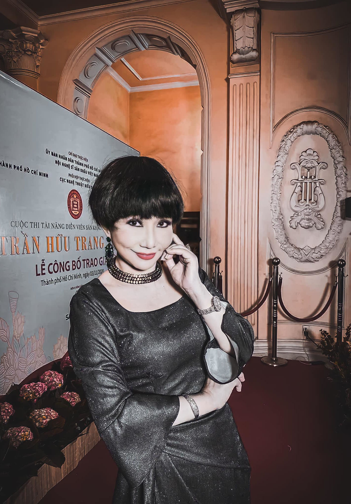 NSƯT Thanh Kim Huệ trẻ trung, sành điệu tuổi 66 qua ống kính của chồng Nghệ sĩ cải lương Thanh Kim Huệ tuổi 66 trẻ trung qua ống kính của chồng - 16