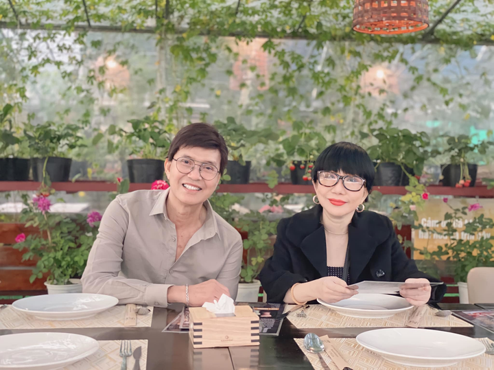 Nghệ sĩ cải lương Thanh Kim Huệ tuổi 66 trẻ trung qua ống kính của chồng - 19