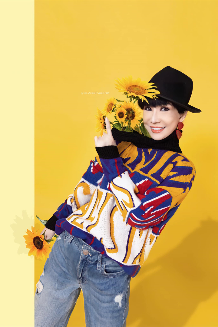 NSƯT Thanh Kim Huệ trẻ trung, sành điệu tuổi 66 qua ống kính của chồng Nghệ sĩ cải lương Thanh Kim Huệ tuổi 66 trẻ trung qua ống kính của chồng - 3