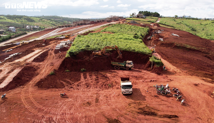 Màu xanh ngút ngàn Lâm Đồng thay bằng màu đỏ quạch đồi núi bị cạo trọc phân lô - 10