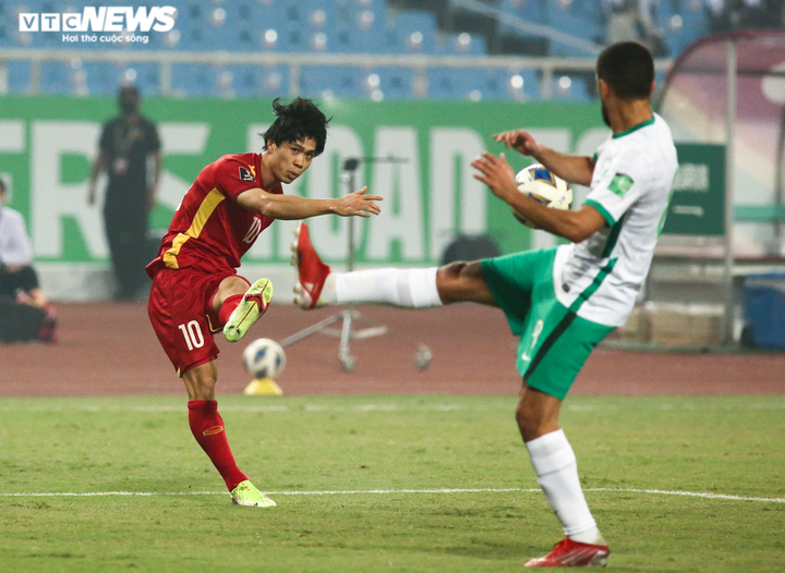 Ảnh: Tấn Trường muốn lên tấn công, HLV Park Hang Seo xua tay từ chối - 3