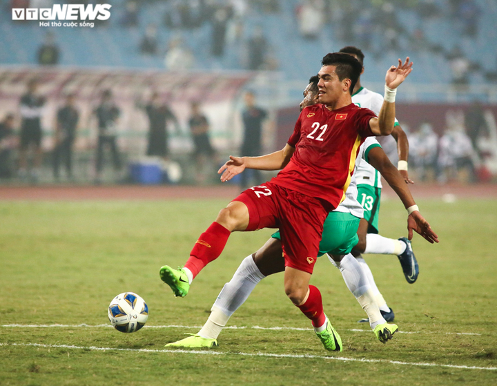 Ảnh: Tấn Trường muốn lên tấn công, HLV Park Hang Seo xua tay từ chối - 4