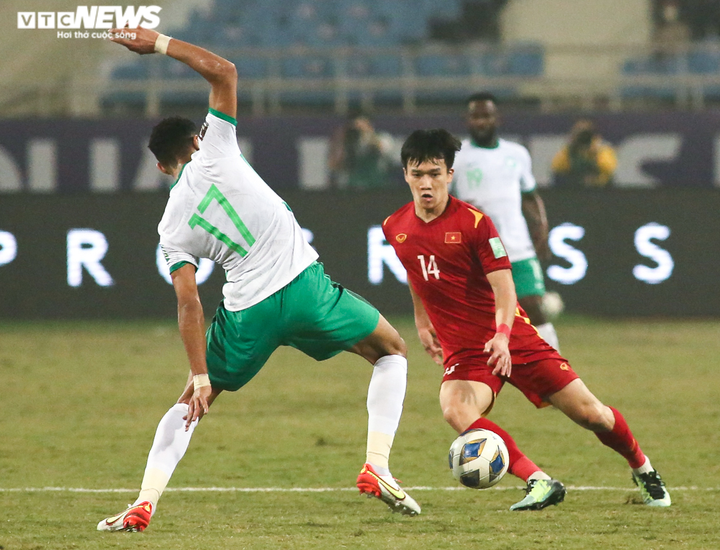 Ảnh: Tấn Trường muốn lên tấn công, HLV Park Hang Seo xua tay từ chối - 5