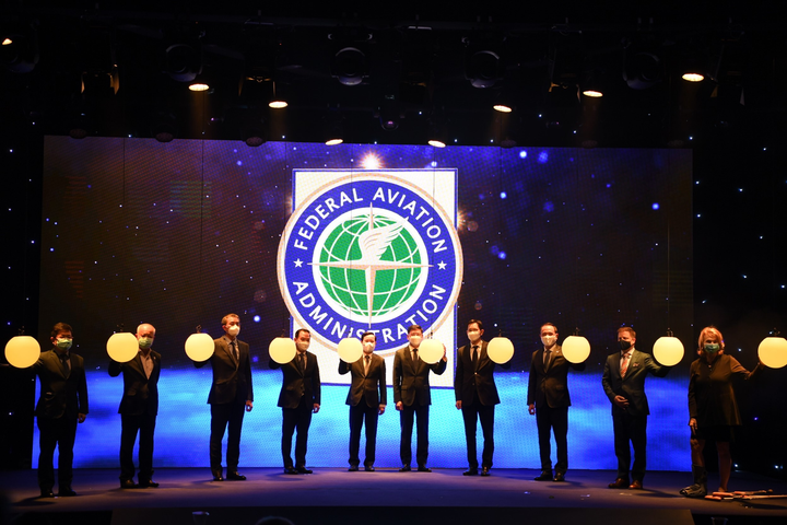 Vietnam Airlines công bố chuyến bay thẳng thường lệ đầu tiên đến Mỹ - 4