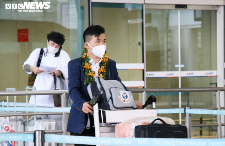 Ảnh: Đà Nẵng đón chuyến bay đầu tiên đưa khách quốc tế đến Việt Nam - 7