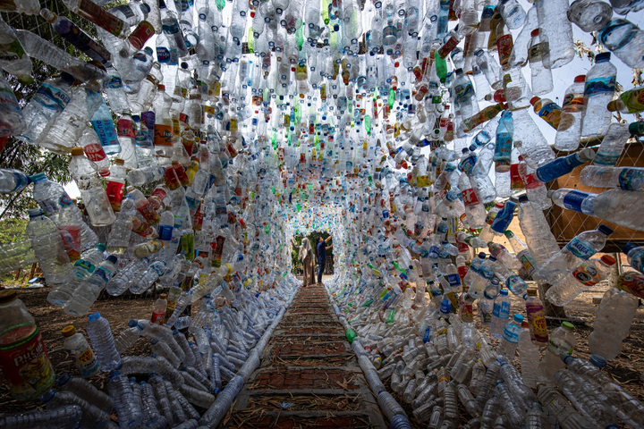Indonesia lập bảo tàng rác thải cảnh báo về cuộc khủng hoảng nhựa đại dương - 8