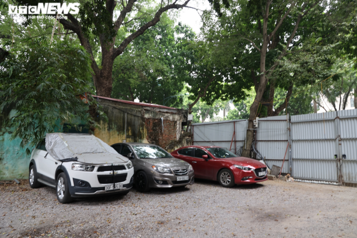 Ảnh: Căn biệt thự Pháp cổ 1.000m2 bị bỏ hoang giữa khu 'đất vàng' Hà Nội - 14