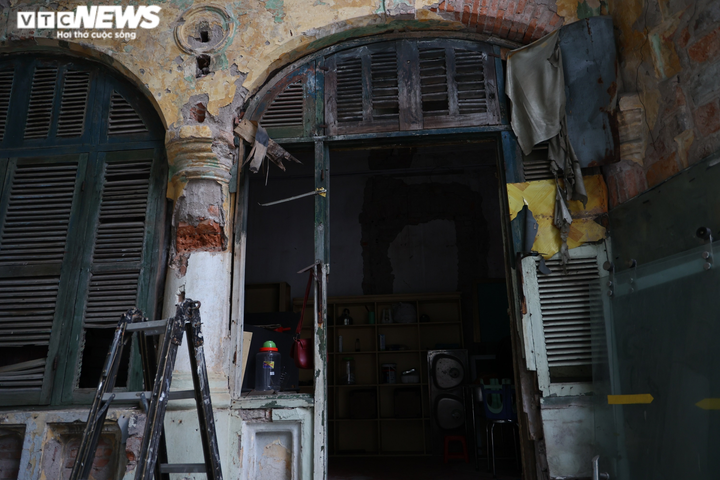 Ảnh: Căn biệt thự Pháp cổ 1.000m2 bị bỏ hoang giữa khu 'đất vàng' Hà Nội - 8