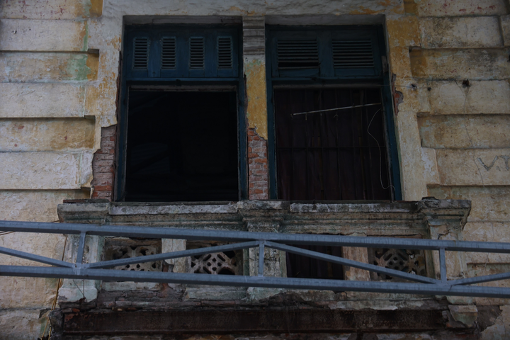 Ảnh: Căn biệt thự Pháp cổ 1.000m2 bị bỏ hoang giữa khu 'đất vàng' Hà Nội - 7