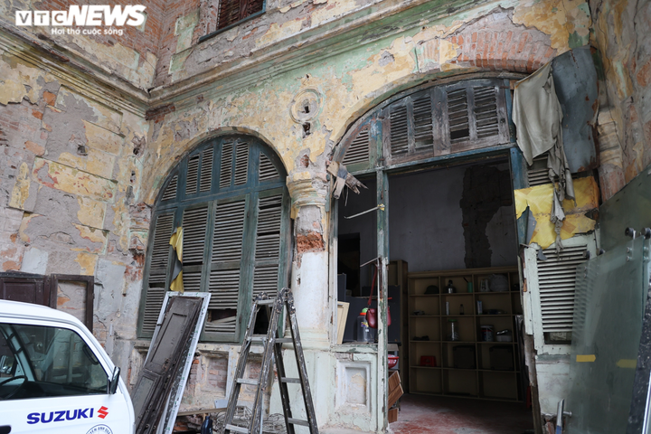 Ảnh: Căn biệt thự Pháp cổ 1.000m2 bị bỏ hoang giữa khu 'đất vàng' Hà Nội - 11