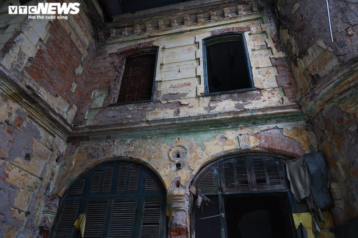 Ảnh: Căn biệt thự Pháp cổ 1.000m2 bị bỏ hoang giữa khu 'đất vàng' Hà Nội - 12