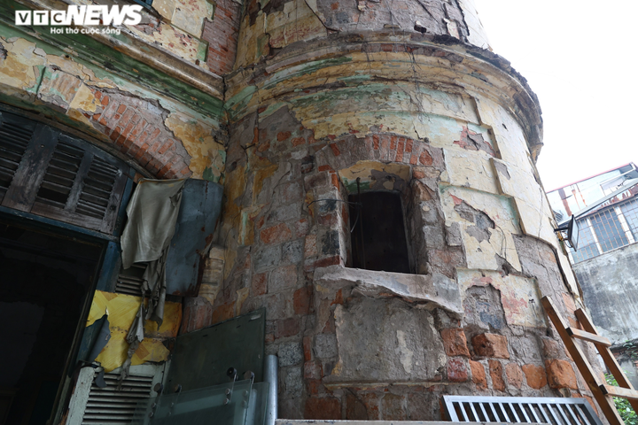 Ảnh: Căn biệt thự Pháp cổ 1.000m2 bị bỏ hoang giữa khu 'đất vàng' Hà Nội - 13