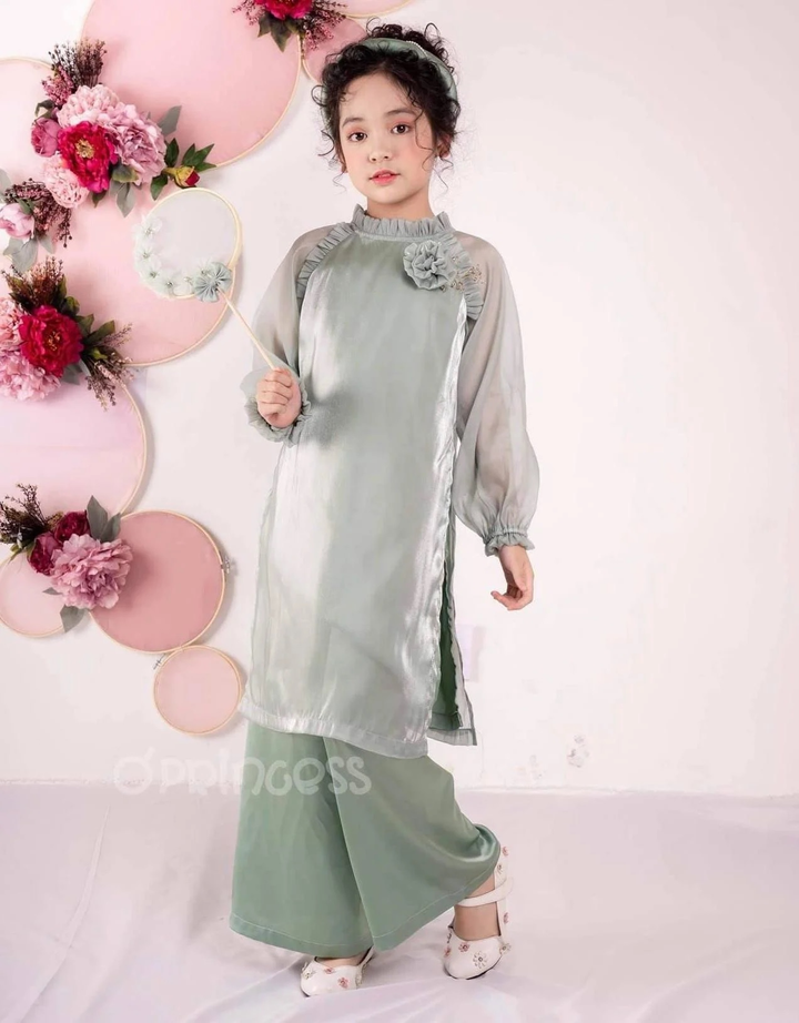 Vẻ đẹp như bước ra từ cổ tích của bé Hoa phim 'Thương ngày nắng về' - 17