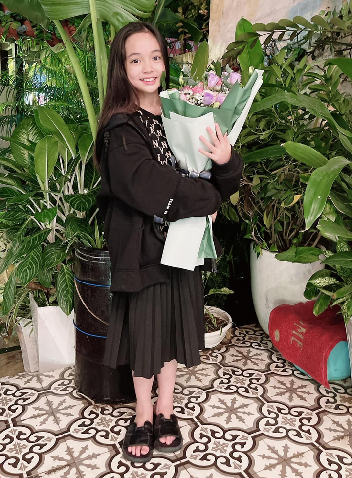 Vẻ đẹp như bước ra từ cổ tích của bé Hoa phim 'Thương ngày nắng về' - 16