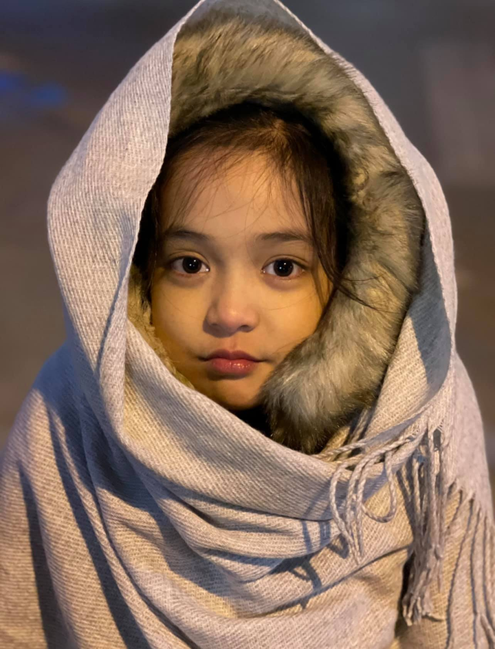 Vẻ đẹp như bước ra từ cổ tích của bé Hoa phim 'Thương ngày nắng về' - 15