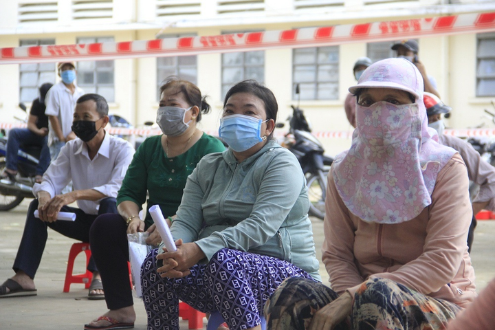 Phòng khám Đa khoa Mỹ Hạnh hỗ trợ tiêm vaccine cho người dân - 2