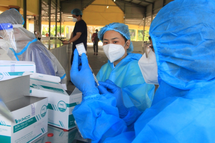 Phòng khám Đa khoa Mỹ Hạnh hỗ trợ tiêm vaccine cho người dân - 5