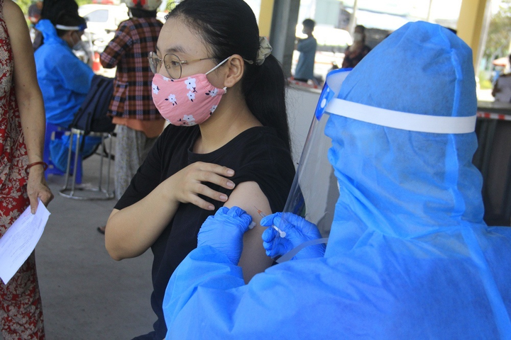 Phòng khám Đa khoa Mỹ Hạnh hỗ trợ tiêm vaccine cho người dân - 6