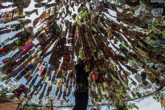 Indonesia lập bảo tàng rác thải cảnh báo về cuộc khủng hoảng nhựa đại dương - 2