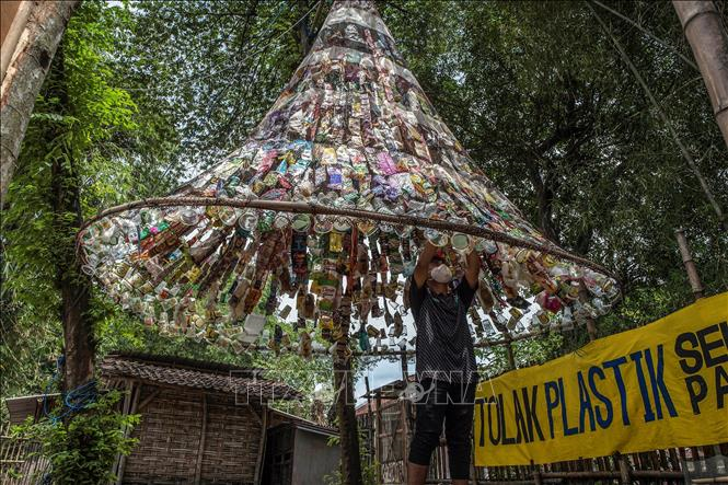 Indonesia lập bảo tàng rác thải cảnh báo về cuộc khủng hoảng nhựa đại dương - 3