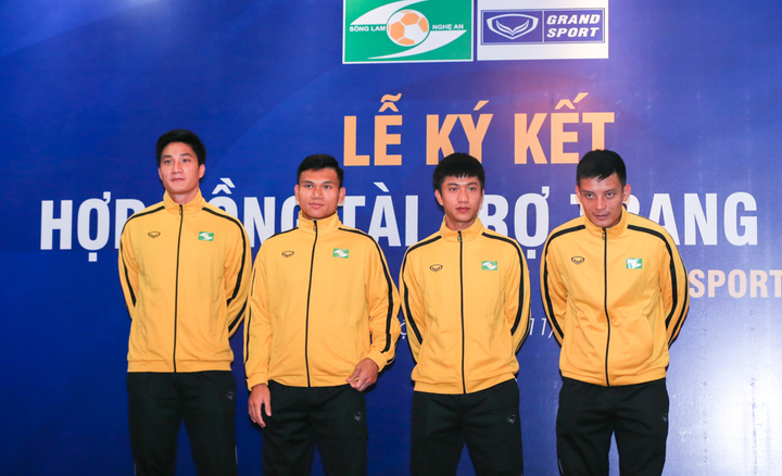 Grand Sport và SLNA ký thỏa thuận tài trợ trang phục ở V-League 2022 - 3