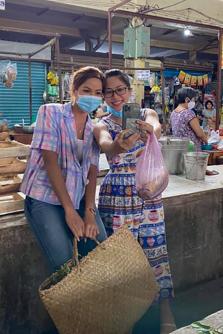Sao Việt bị chụp trộm khi đi chợ: Thủy Tiên giản dị, Ngọc Trinh gây 'vỡ mộng' - 6