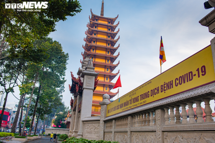 Ảnh: Xúc động đại lễ kỳ siêu tưởng niệm đồng bào qua đời vì COVID-19 - 9
