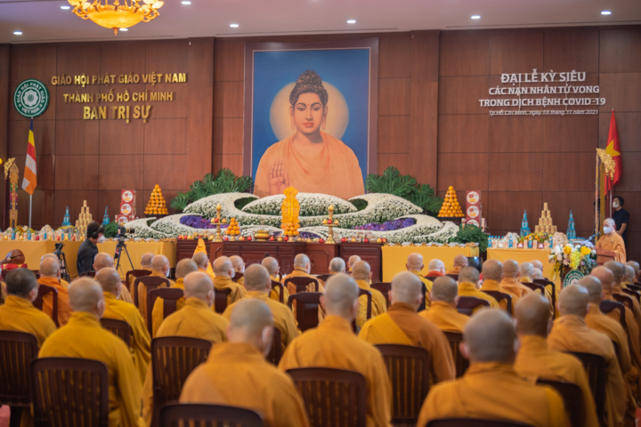 Ảnh: Xúc động đại lễ kỳ siêu tưởng niệm đồng bào qua đời vì COVID-19 - 1