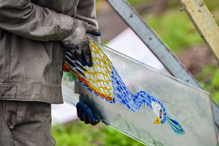 Ảnh: Tháo dỡ du thuyền tiền tỷ bỏ hoang nhiều năm ở Hồ Tây - 7