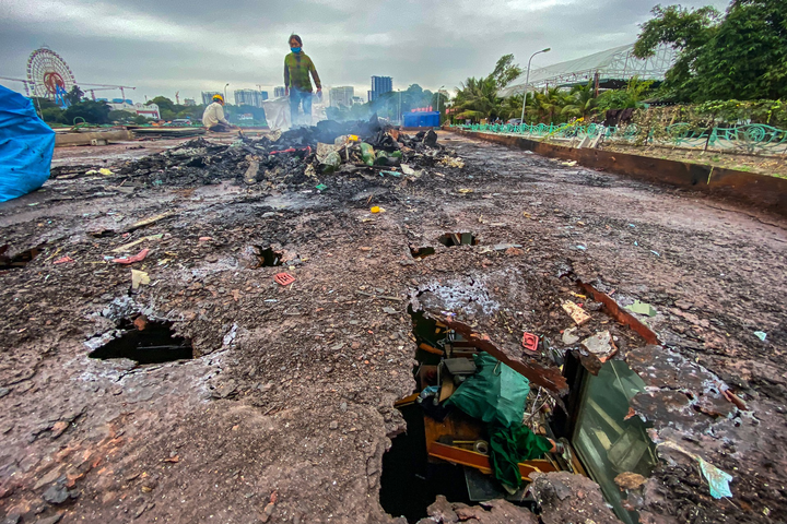 Ảnh: Tháo dỡ du thuyền tiền tỷ bỏ hoang nhiều năm ở Hồ Tây - 8
