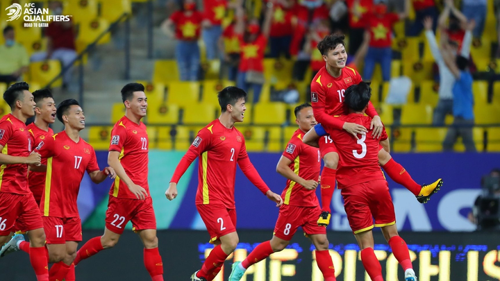 Báo Thái Lan: Phải chấp nhận sự thật tuyển Việt Nam đứng đầu khu vực - 1