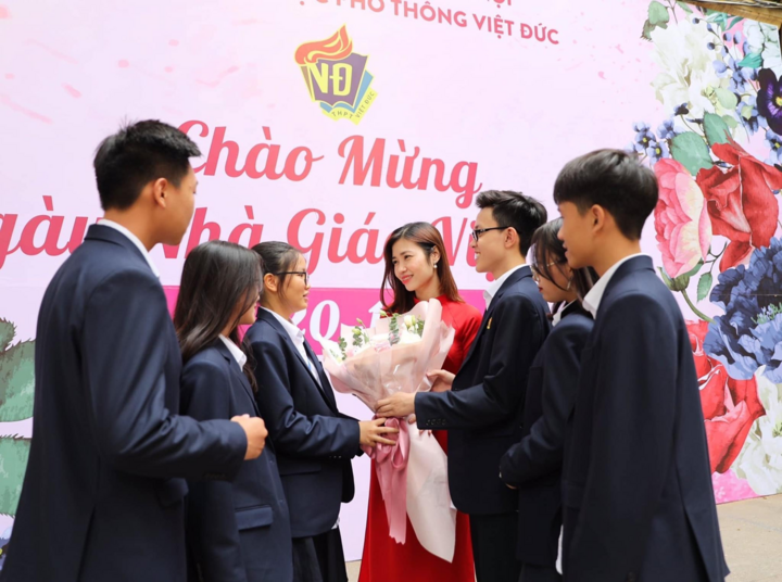 Nghề giáo: Vinh quang và sự rẻ rúng - 1