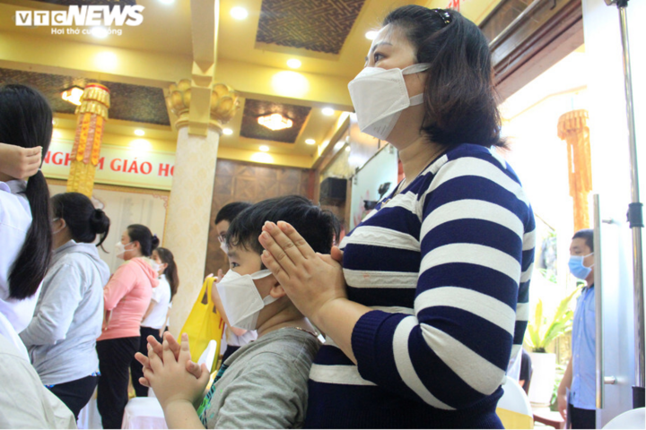Những tiếng khóc nghẹn trong lễ cầu siêu, tưởng niệm đồng bào mất vì COVID-19 - 5