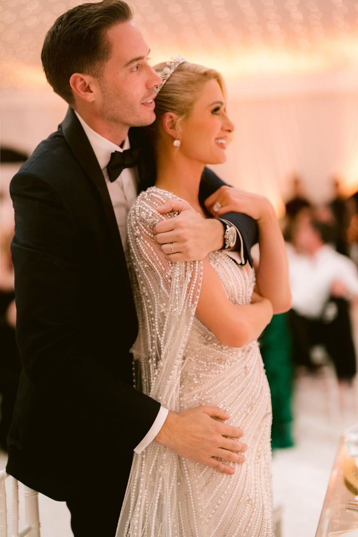 Những chiếc váy cưới xa hoa và tuyệt mỹ của Paris Hilton - 8