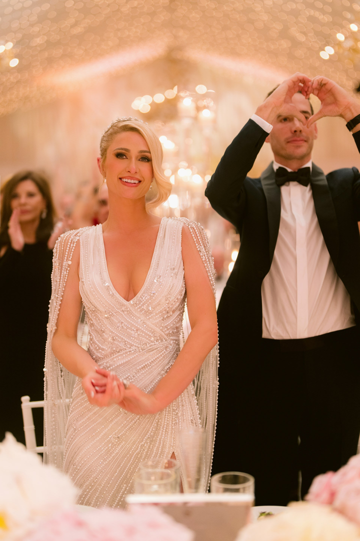 Những chiếc váy cưới xa hoa và tuyệt mỹ của Paris Hilton - 9